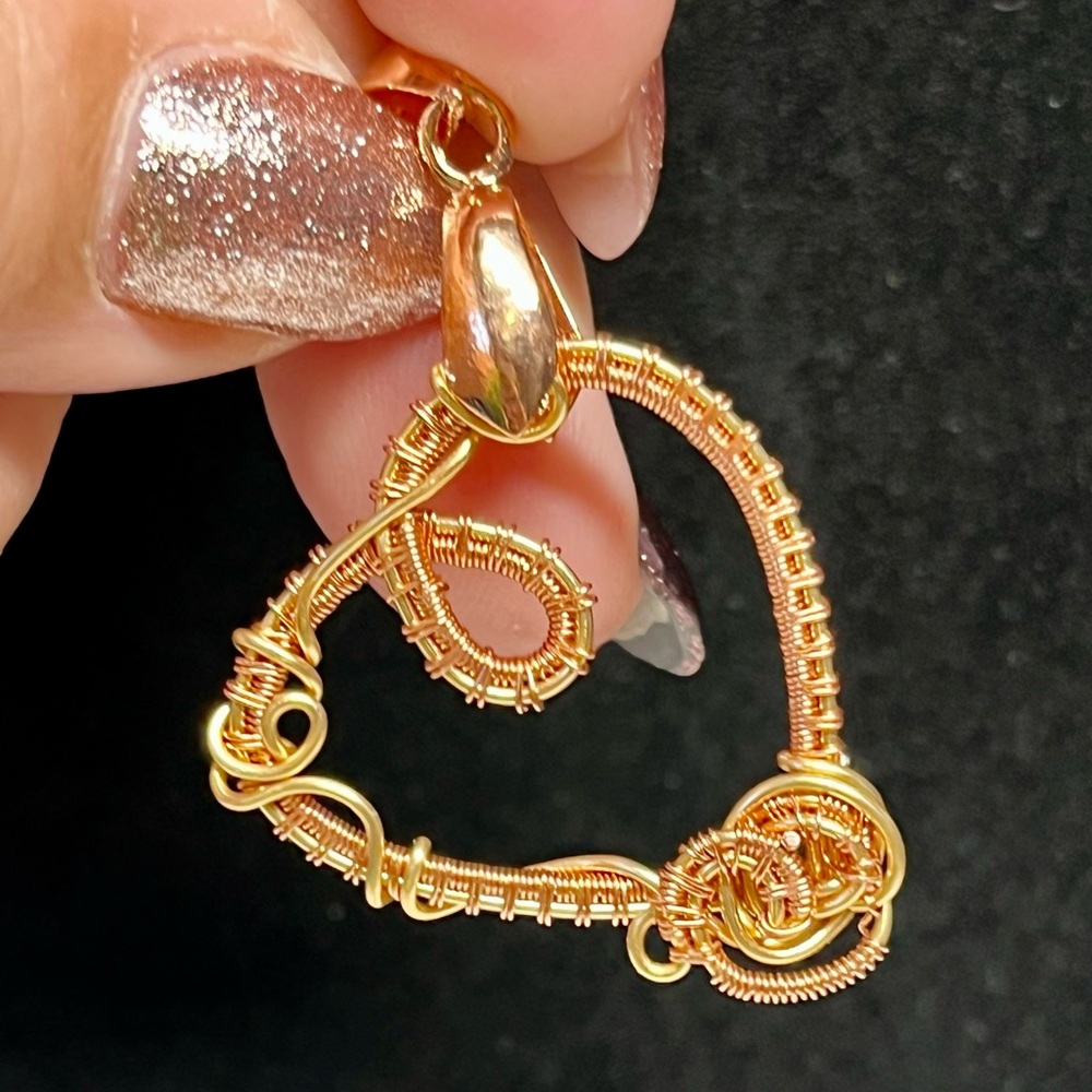 💙💜❤️🥹Wire wrapped heart/floating heart with chain